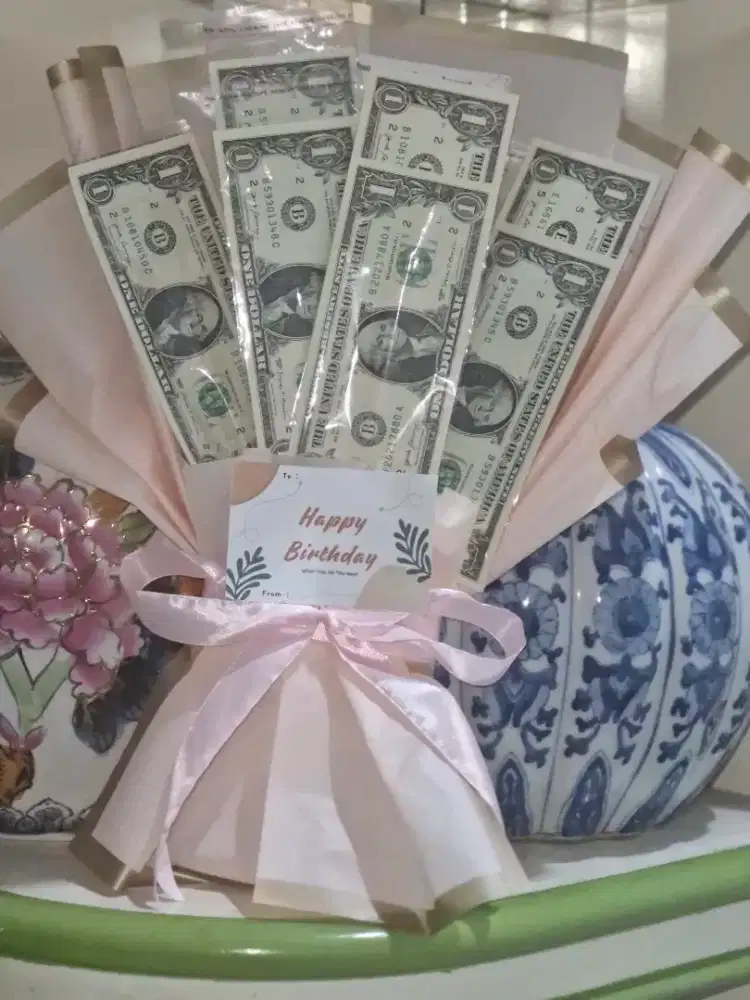 Buket uang rupiah  Tidak,buket uang dolar keren