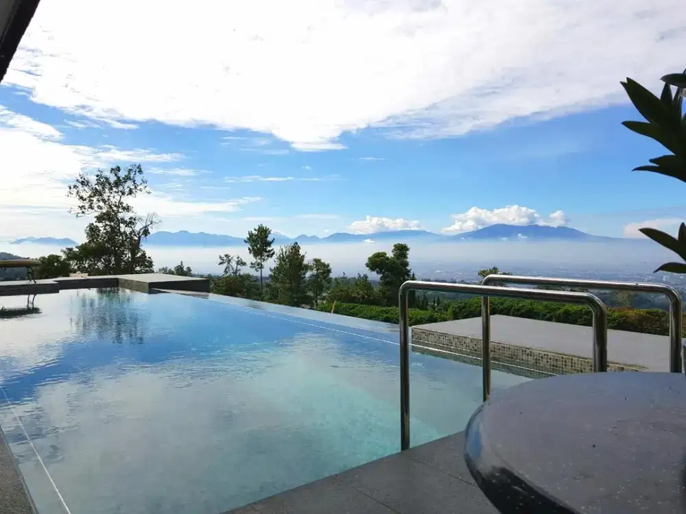 Dijual   Rumah Villa Lux Siap Huni View Kota Bandung Cantik di Lembang