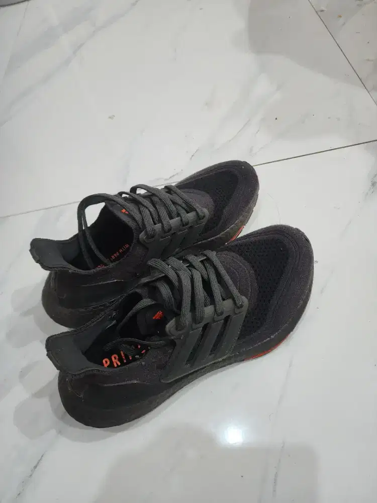 Adidas Ultraboost Size 37.5 beli dari US sangat like new Ultra boost