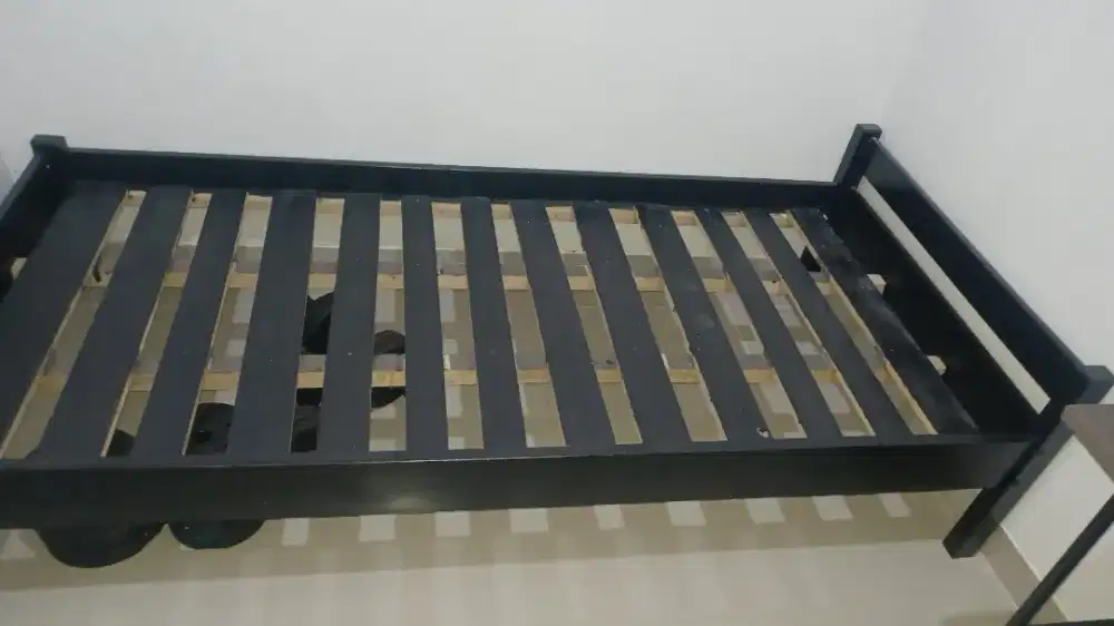 Dipan minimalis kayu solid