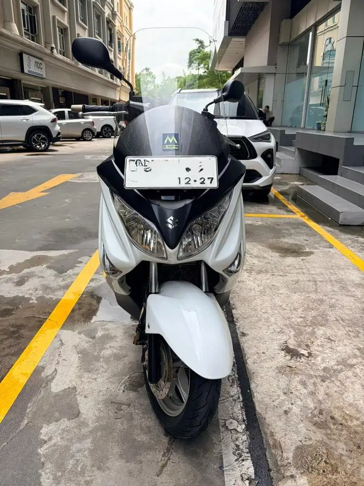 Dijual Suzuki Burgman 200 tahun 2014 low KM!