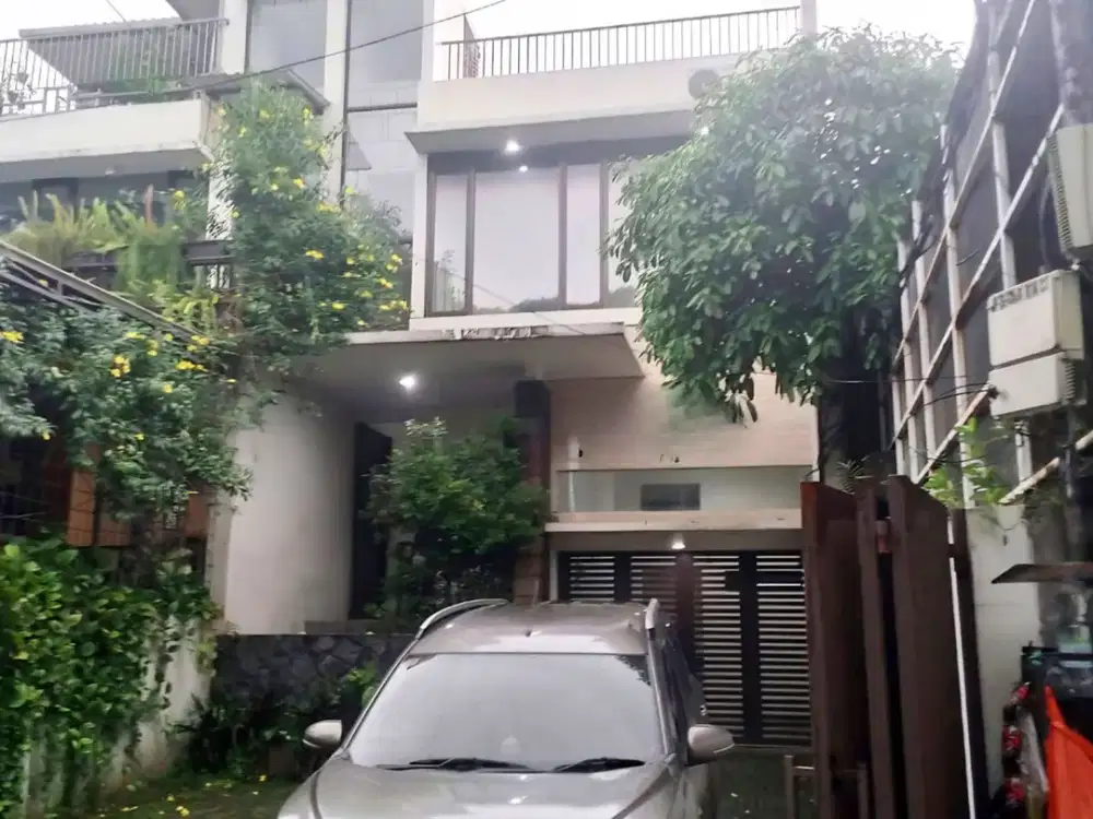 Disewakan Rumah Cocok untuk Hunian sekaligus Kantor (semi kantor) di Lokasi Premium Tebet Jaksel