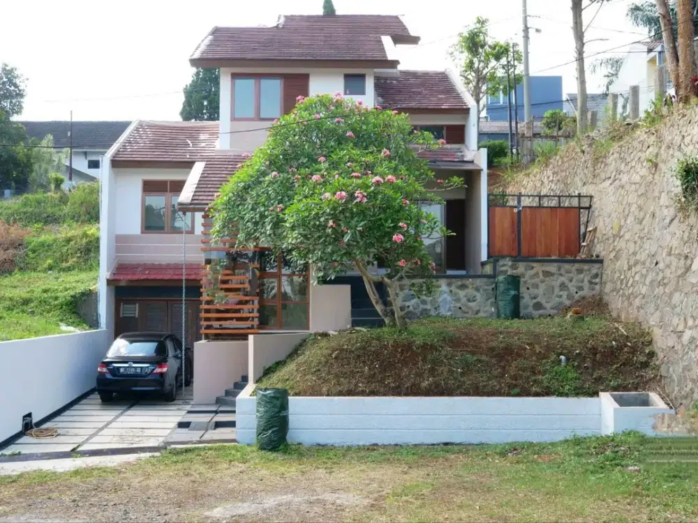 rumah bagus 2 lantai siap huni cigadung bandung
