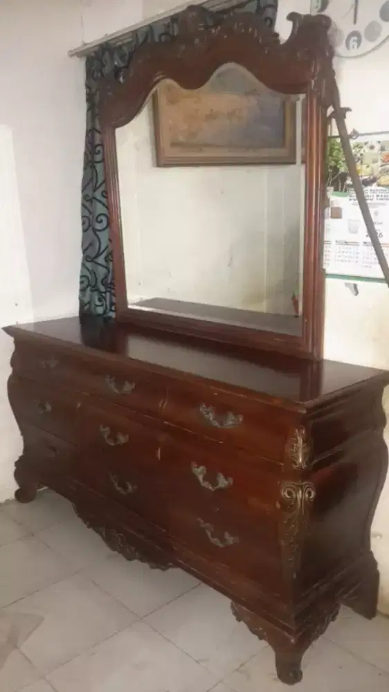 Meja Nakas Eropa Klasik