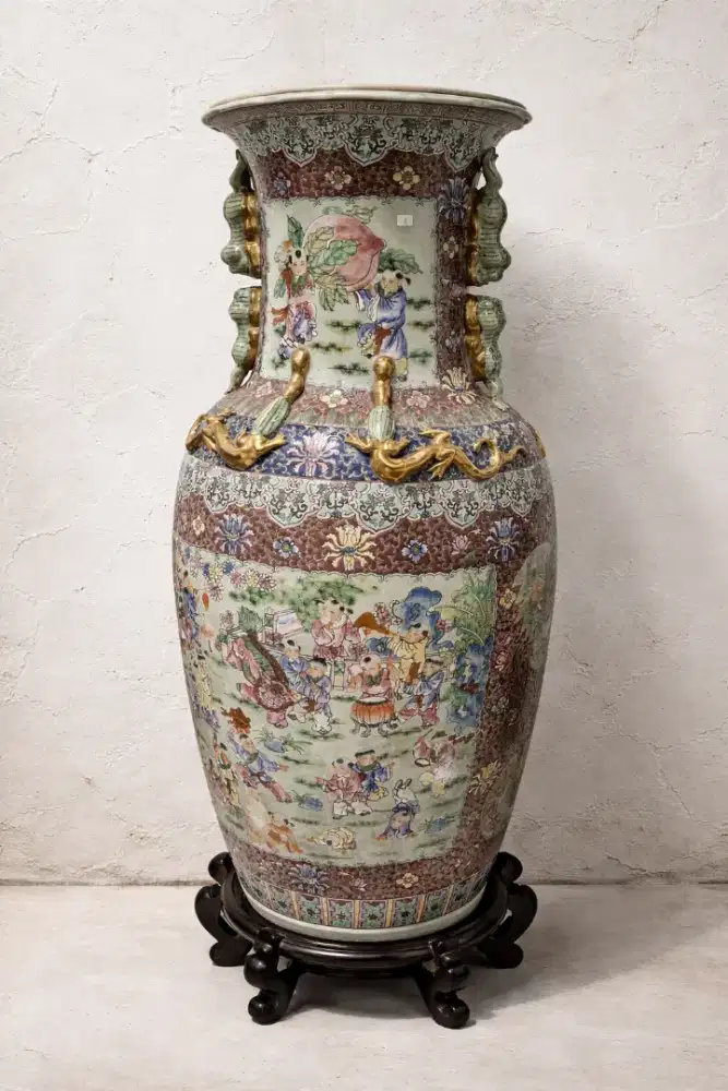 Gentong Tinggi China
Tall Chinese Storage Jar