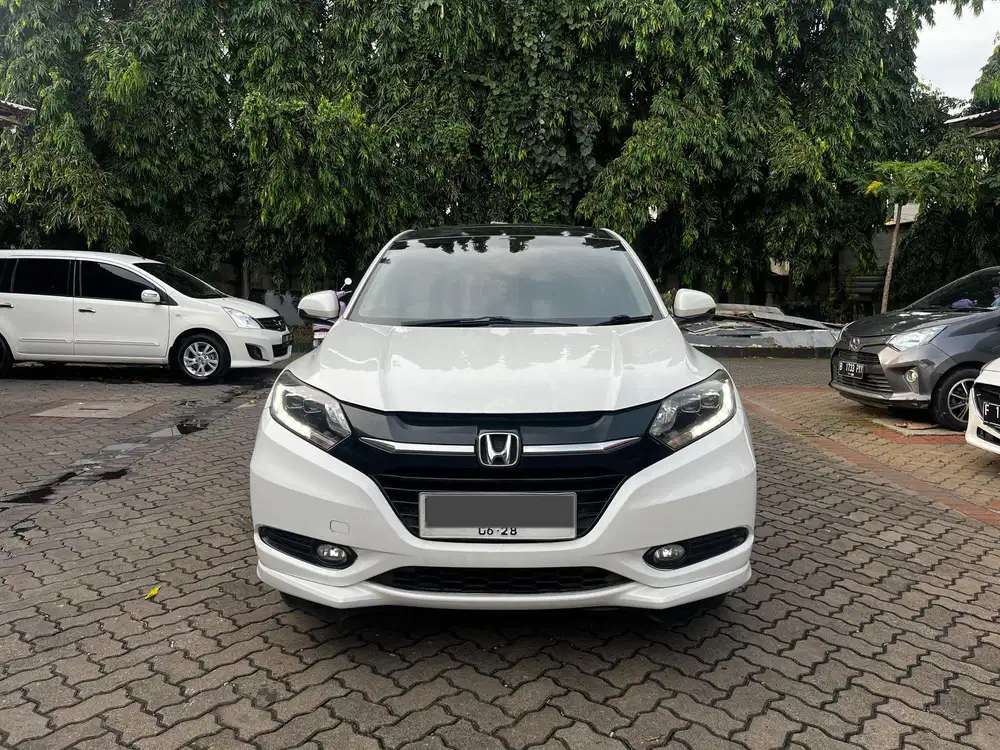 HONDA HRV RS PRESTIGE 2017 CVT SUNROOF WHITE EDITION