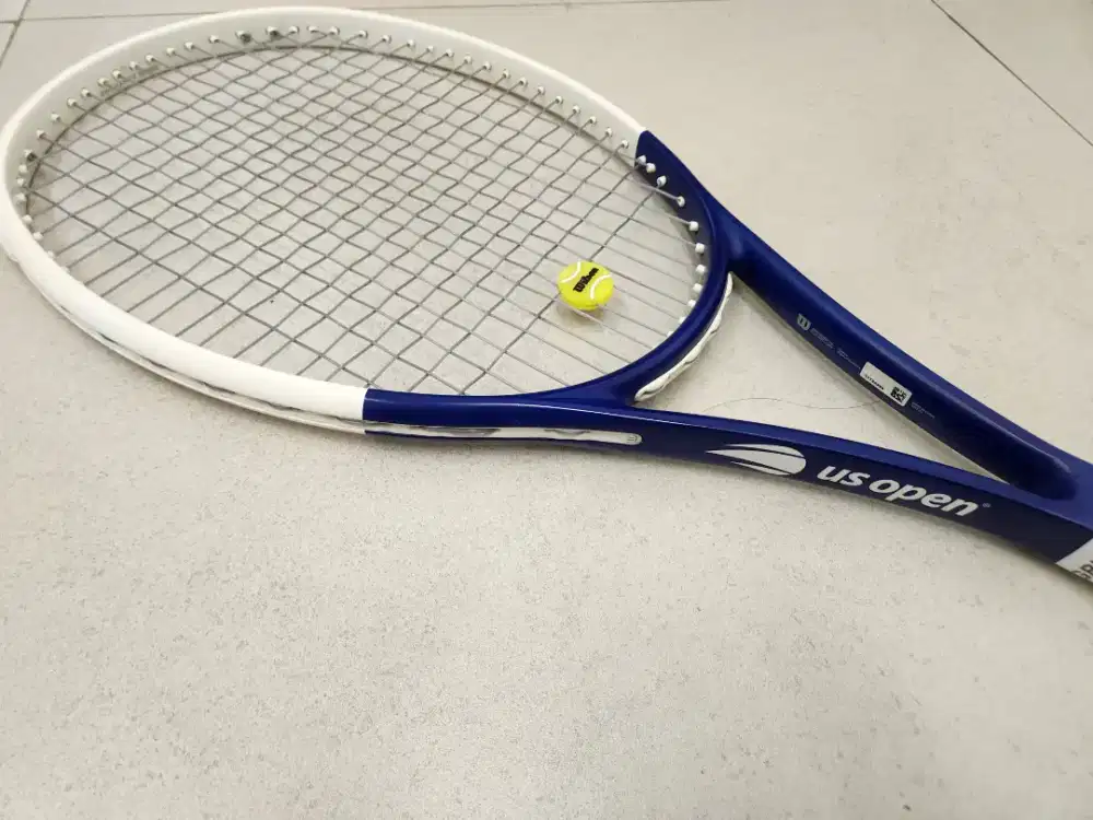 Wilson Blade v8 Istimewa US Open Edition – Raket Tenis / Raket Tennis