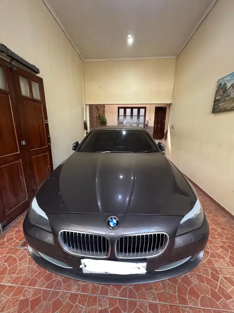 Bismillahirrahmanirrahim DIJUAL CEPAT BMW 520i 2013 AT Bensin F10
