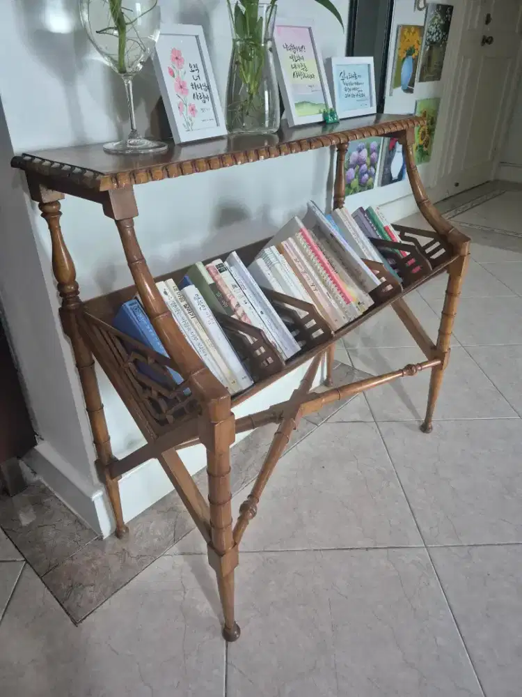 Rak Buku Antik kondisi bagus