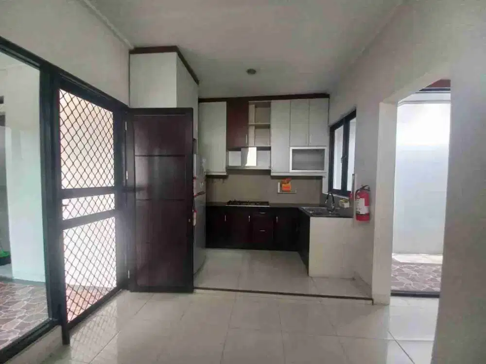 rumah bagus 2 lantai siap huni jual cepat di cluster harmoni harapan indah 2 bekasi