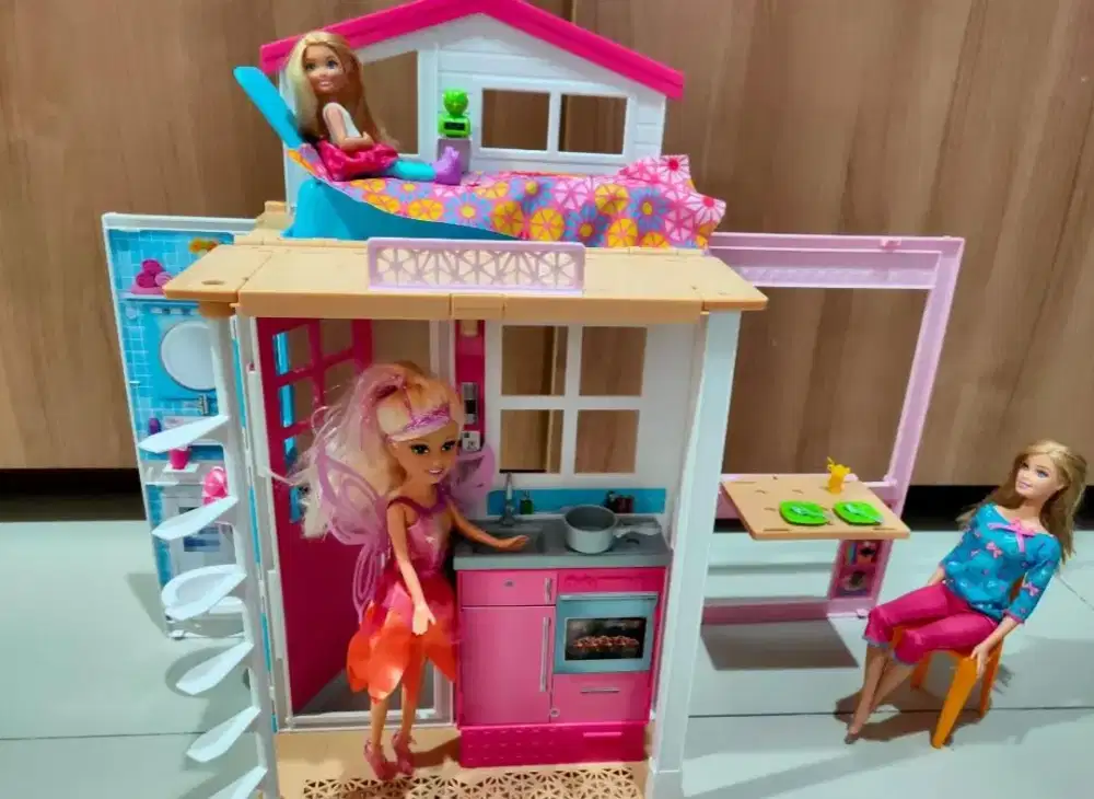 Rumah barbie plus gratis 1 boneka