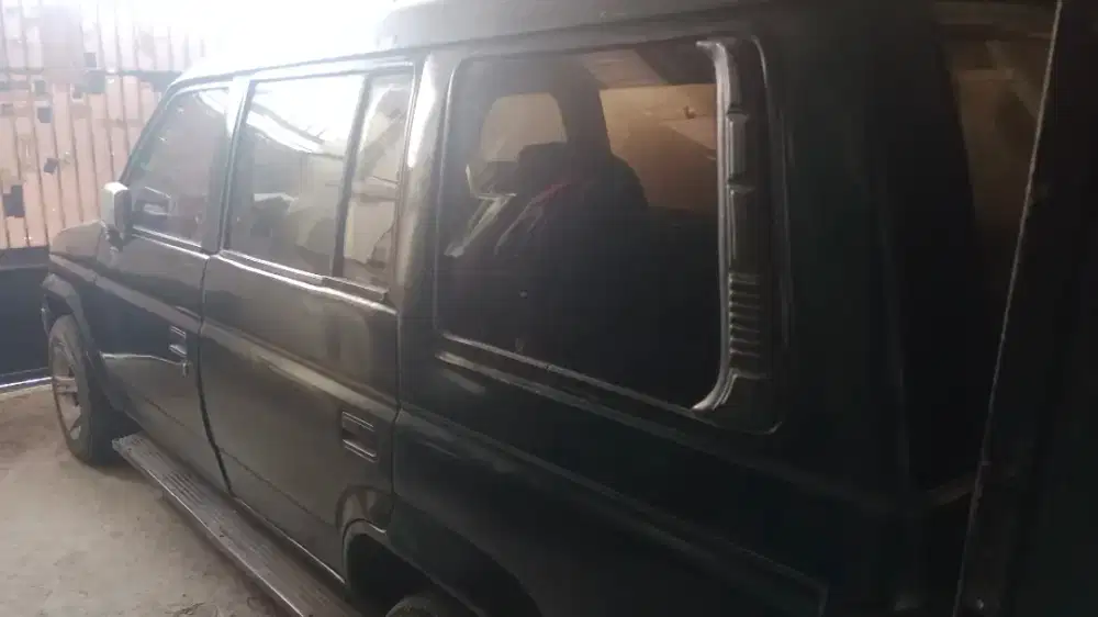 Isuzu panther minibus tahun 1993