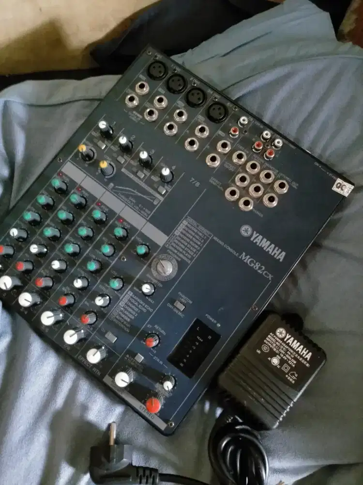 Mixer Yamaha mg 82cx