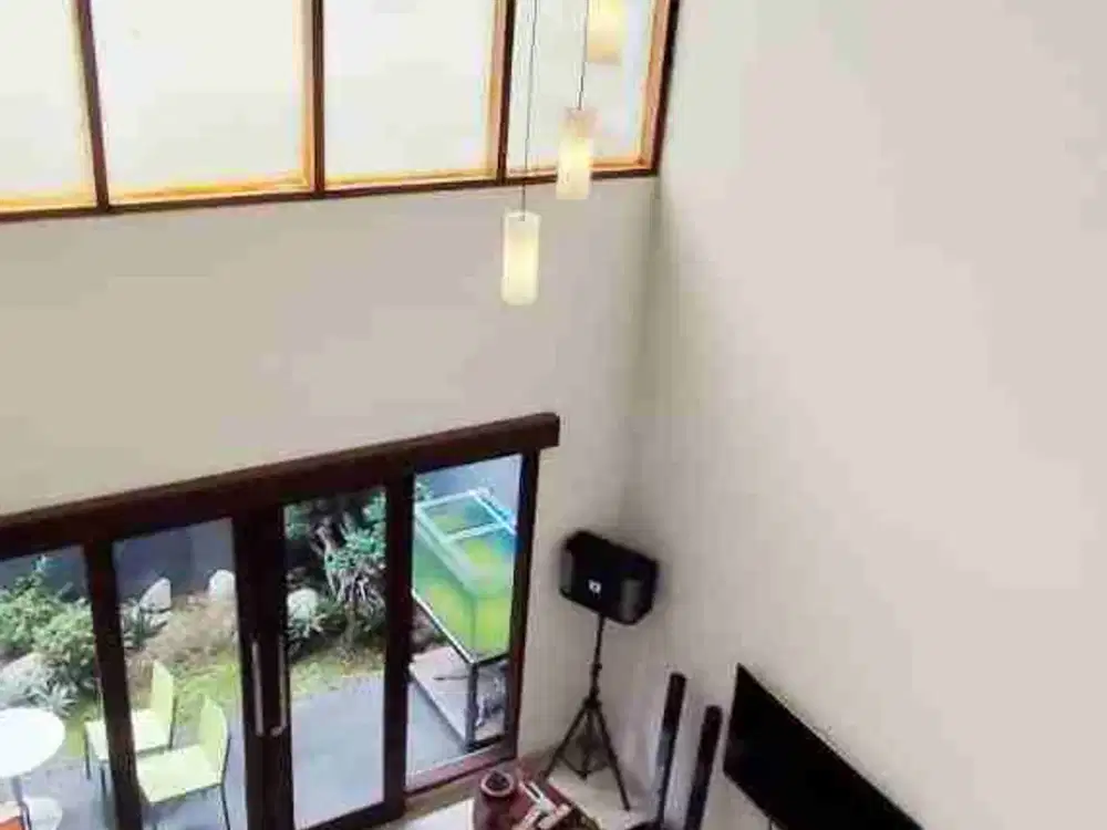DISEWAKAN RUMAH MEWAH SIAP HUNI FULL FURNISHED DI BATUNUNGGAL INDAH BANDUNG