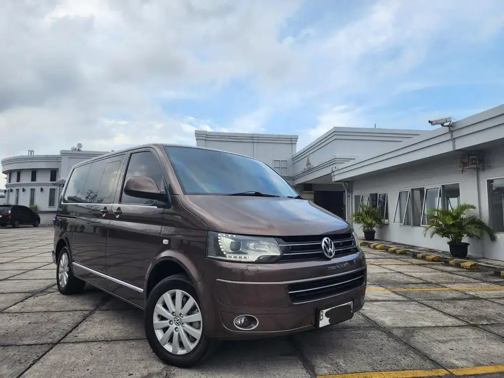 VW Caravelle 2.0 Diesel Highline 2012 AT, Low Km, No Malfunction