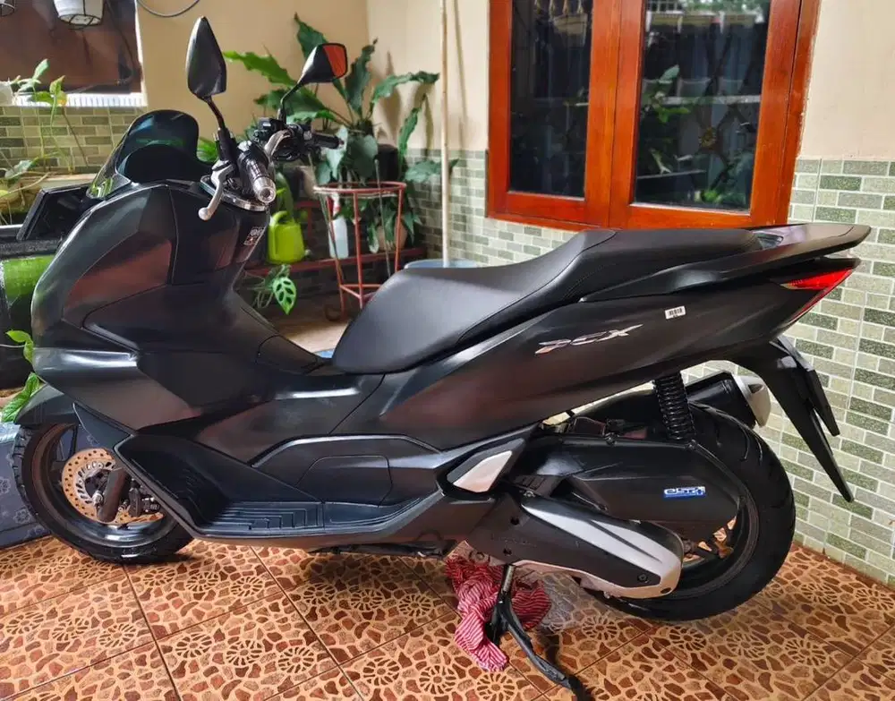Motor Honda PCX 160 CBS Tahun 2021 Second Bekas