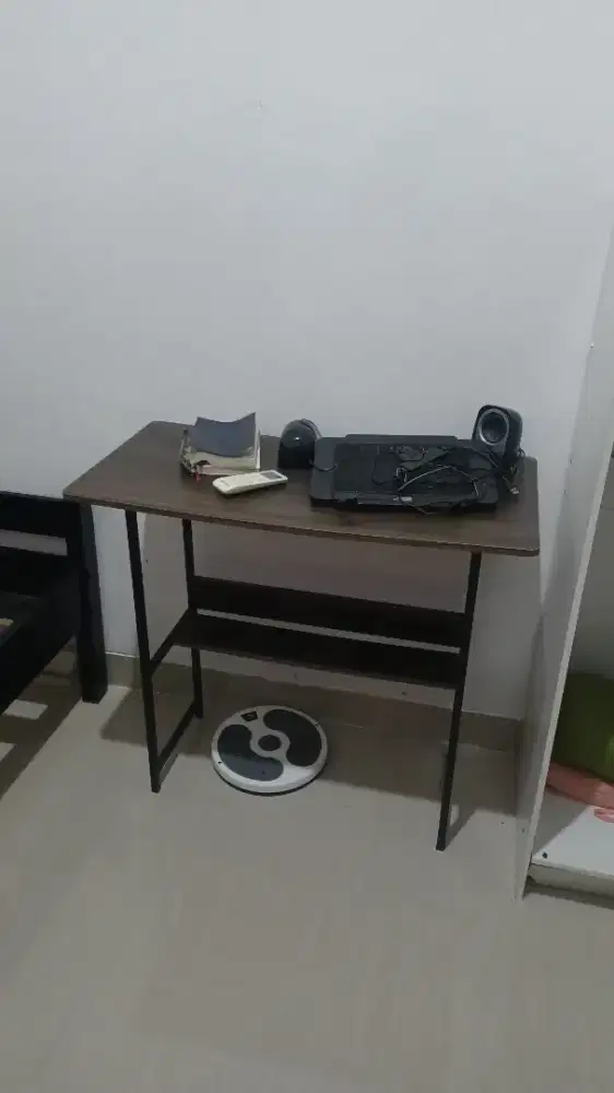 Meja serbaguna, minimalis