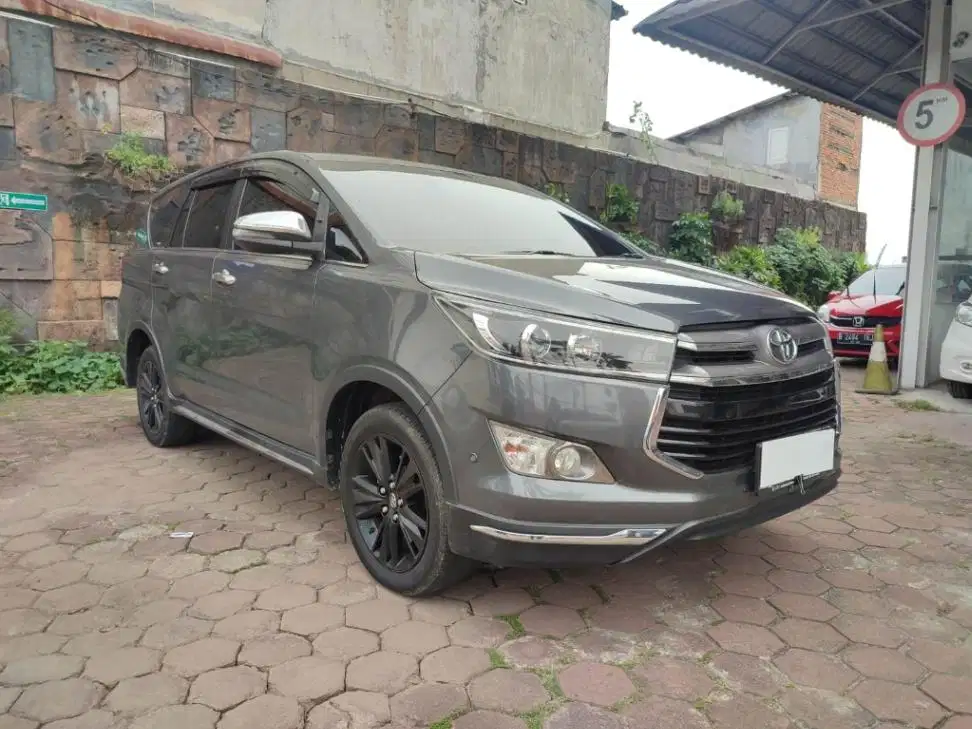 DP MURAH Toyota Kijang Innova 2.4 Venturer Solar-AT 2019  CSMFB
