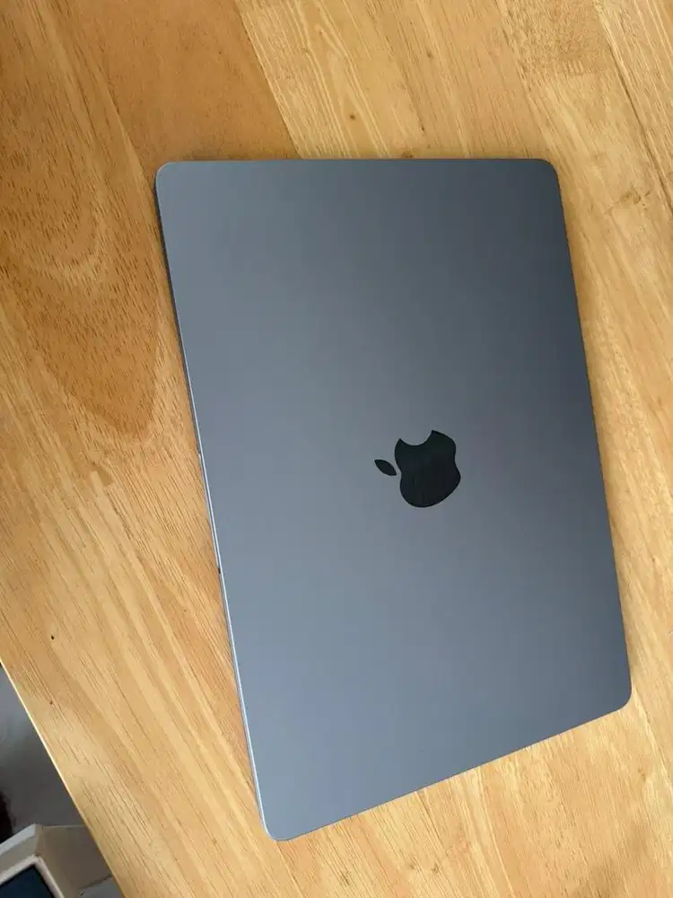 Dijual Macbook air m2 kondisi seadanya