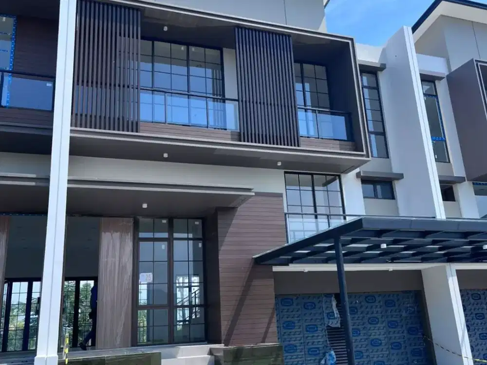 rumah mewah pik2 cluster favorit ,cluster okinawa pik2 view danau ada pool , best deals