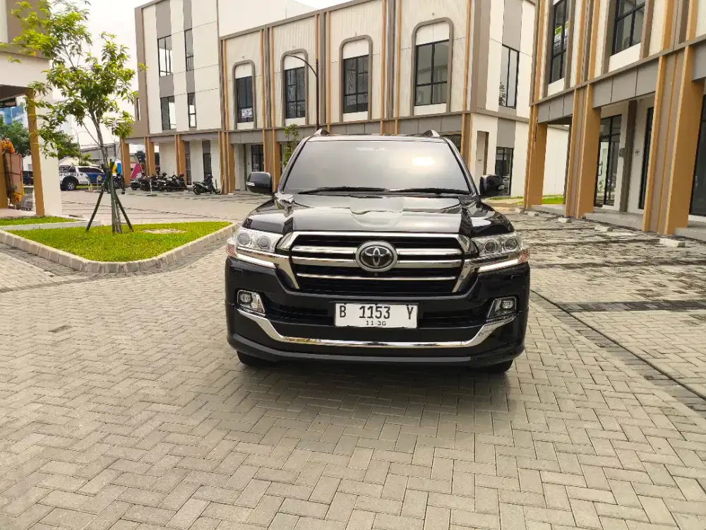 TOYOTA LANDCRUISER VX-R 200 4.5AT DIESEL 2018 ISTIMEWA