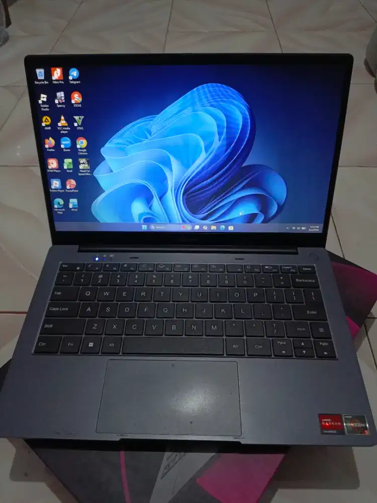 Laptop advan ryzen 5 ram 8gb