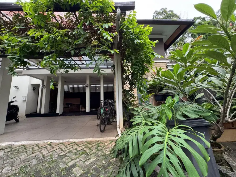 Dijual Rumah Asri Hook Siap Huni di BSD Cluster the Castilla