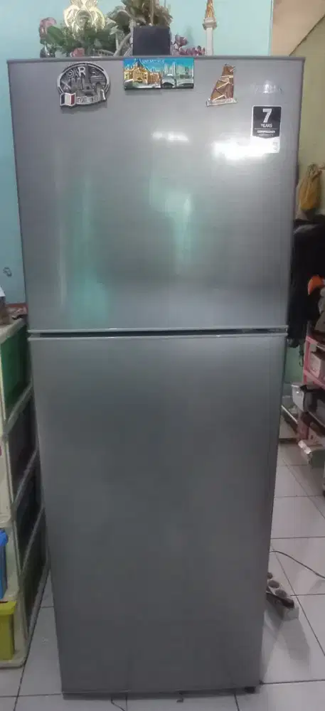 Dijual kulkas Aqua 2 pintu mulus nominus