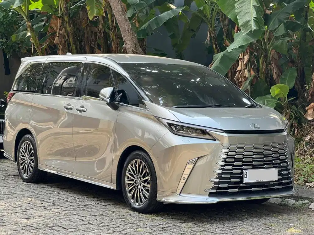 For Sale Lexus LM350h 7 Seater 2025