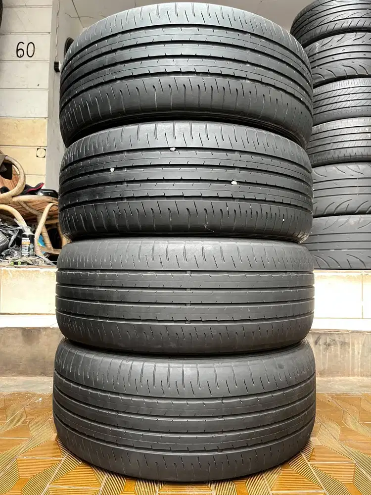 Ban Dunlop SP Sport Maxx050  225 50 r18  4Pcs