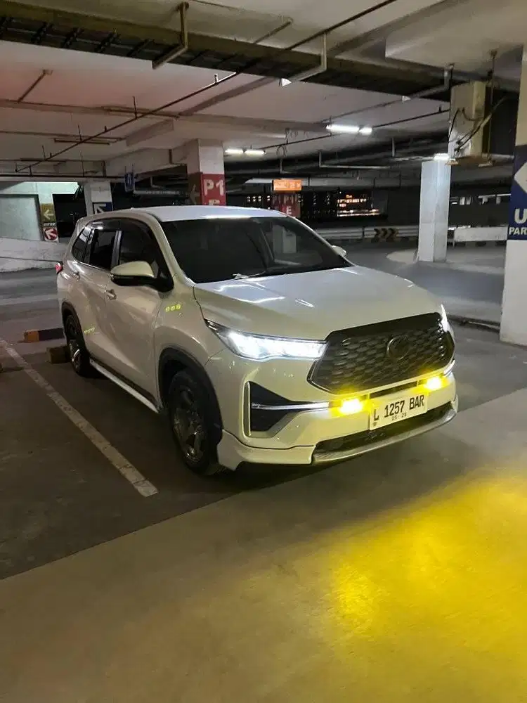 zenix v 2023 tgn1 km9rb seperti baru