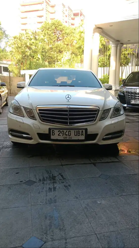 MERCEDES-BENZ E250 CGI AT (2012)