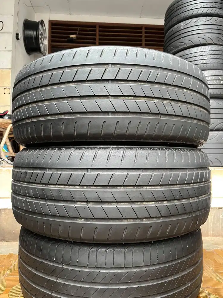 Ban Bridgestone Alenza RFT  245 50 r19  2Pcs
