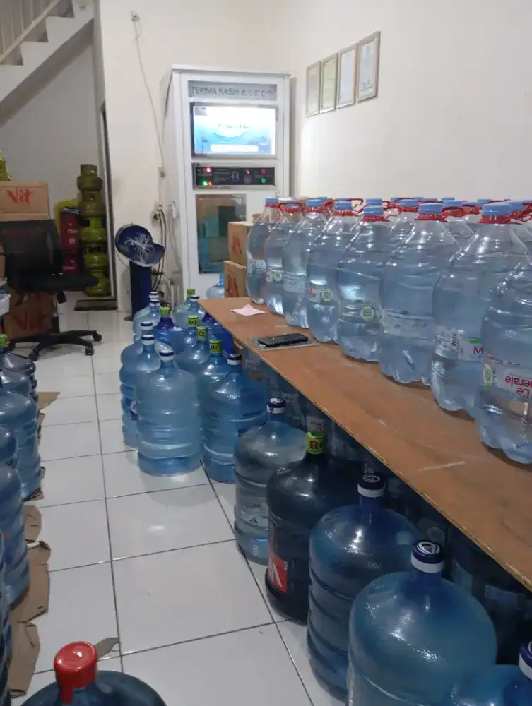 Depot RO. Isi galon dan antar galon