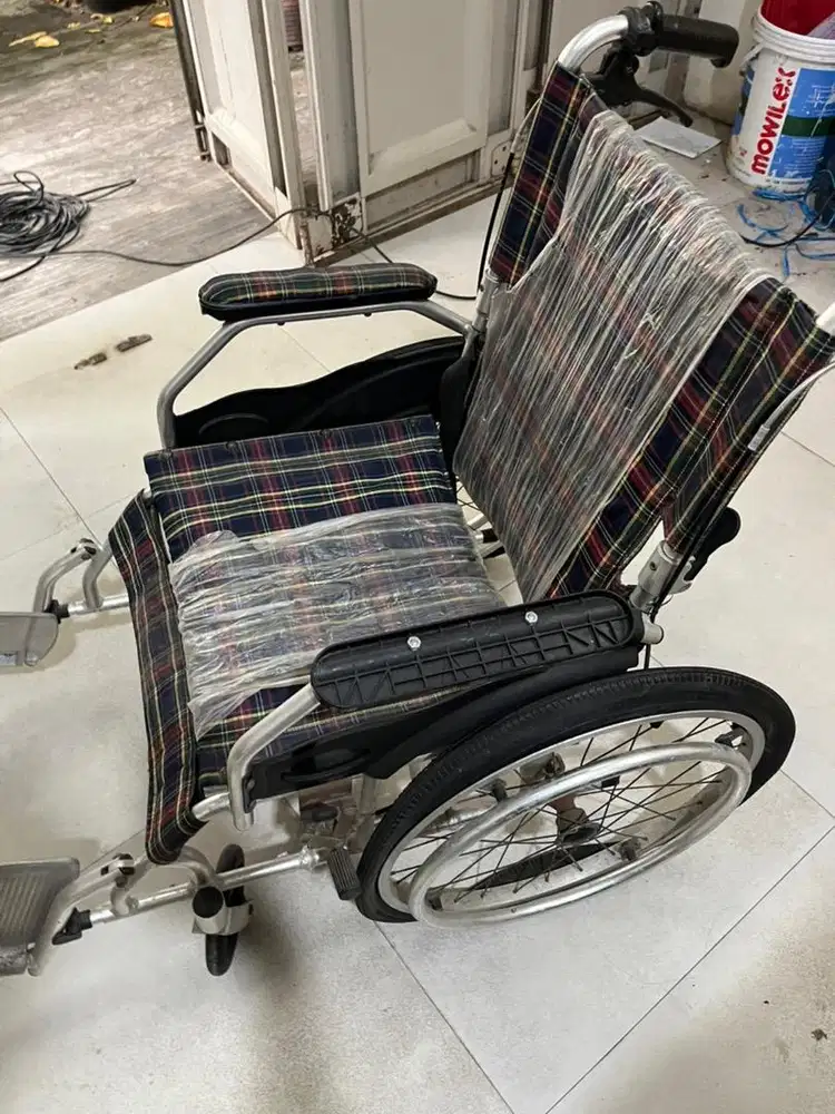 Kursi roda ada remnya