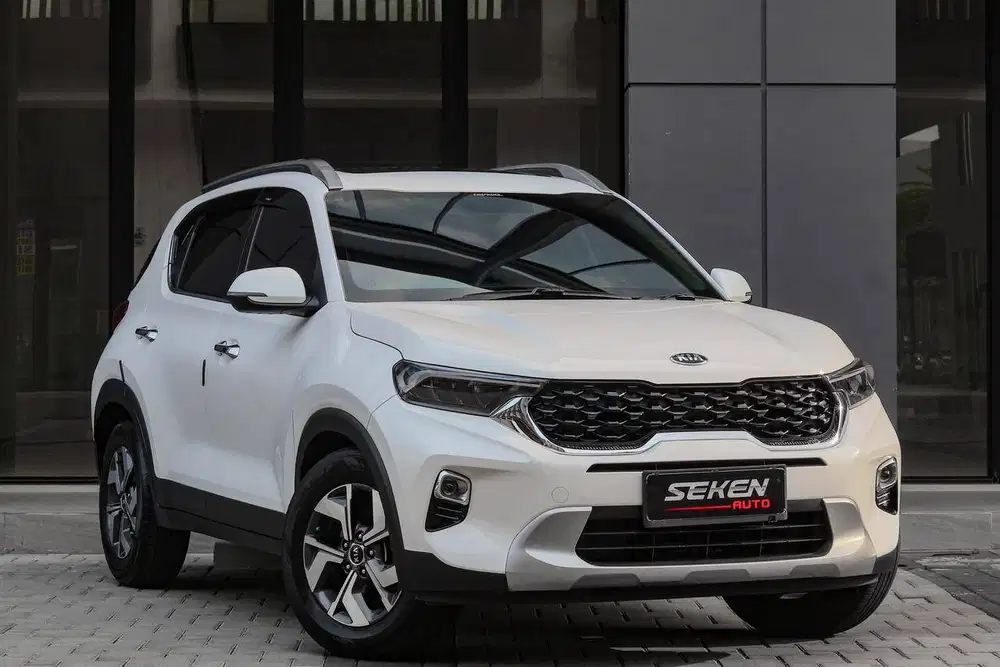 Kia Sonet 1.5 Premiere Sunroof AT Matic 2021 Putih Metalik.