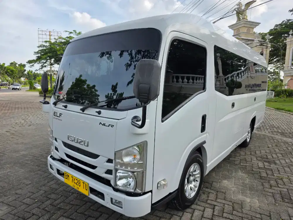 Isuzu Elf  Microbus NLR85 Long 20 seat