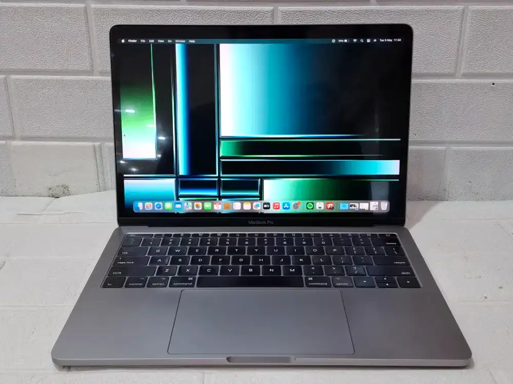Macbook Pro 2017 /intel core i5 / RAM 8 GB /SSD 256 GB