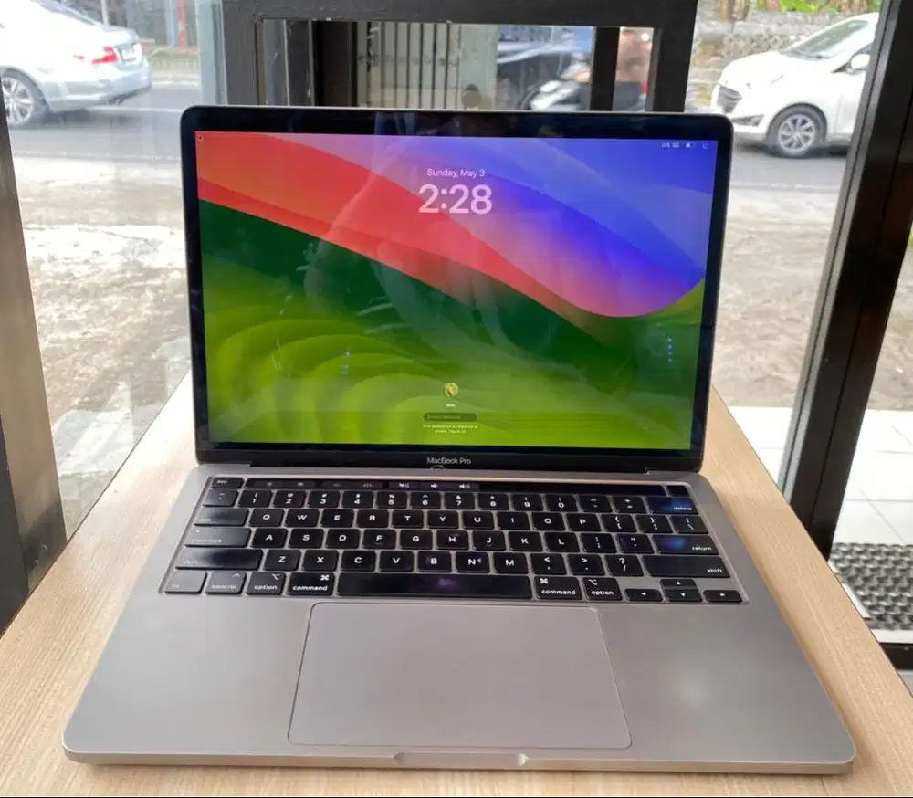 MacBook Pro 2020 A2289 13inch Core I5 Ram 8GB SSD 256GB Touchbar