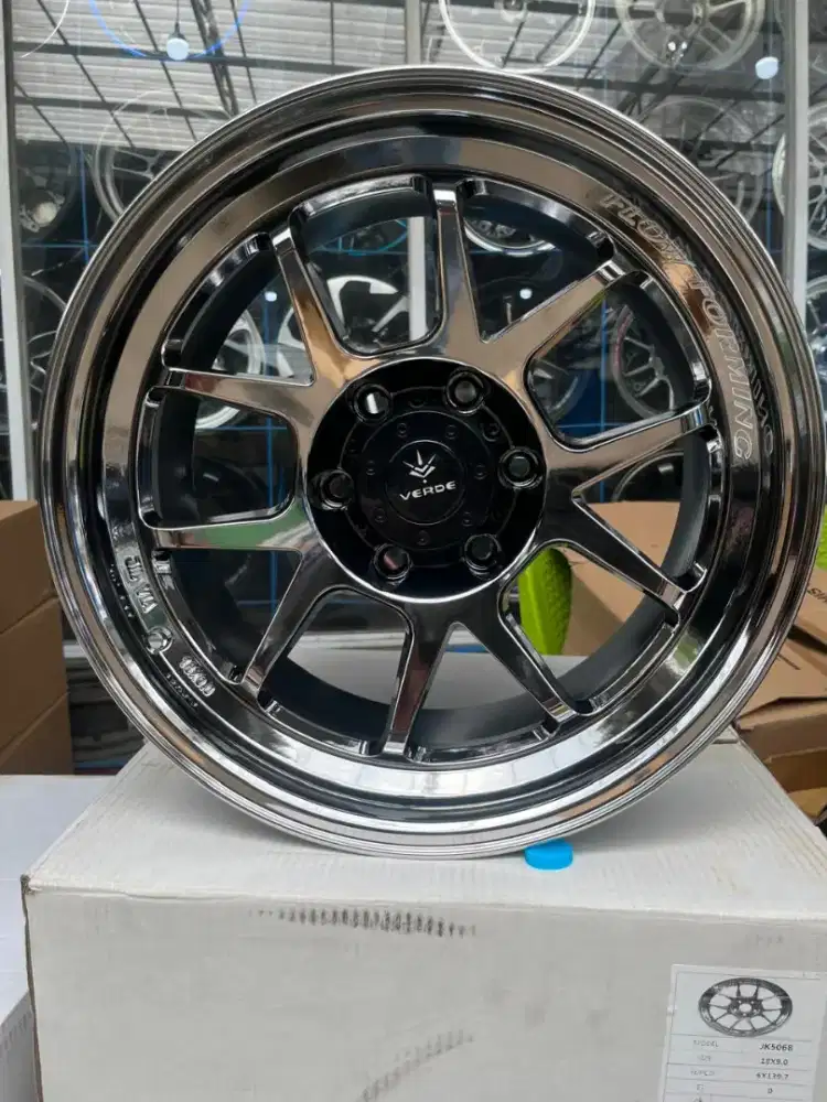 Venom 6 ring 18 lebar 9 pcd 6x139,7 ET 0 black chrome. Fortuner dll
