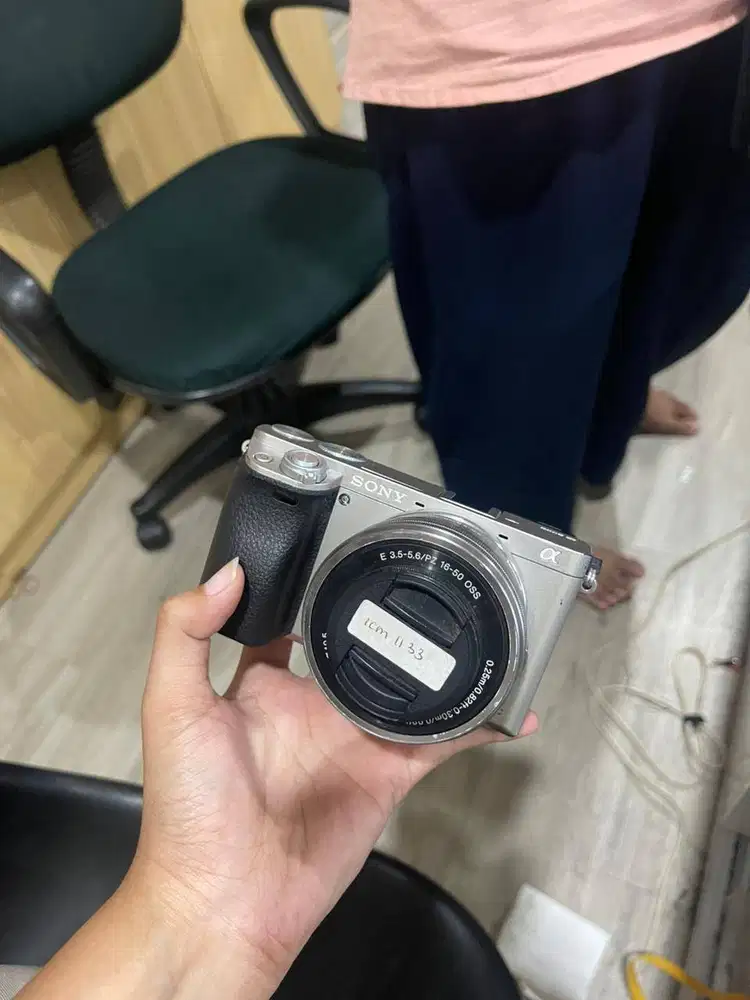 KAMERA SONY A6000 + KIT SILVER