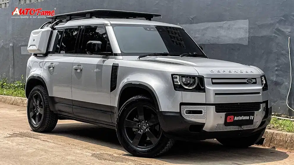 Land Rover Defender 110 P300 SE 2.0L 4x4 NIK 2021 Indus Silver Metalli