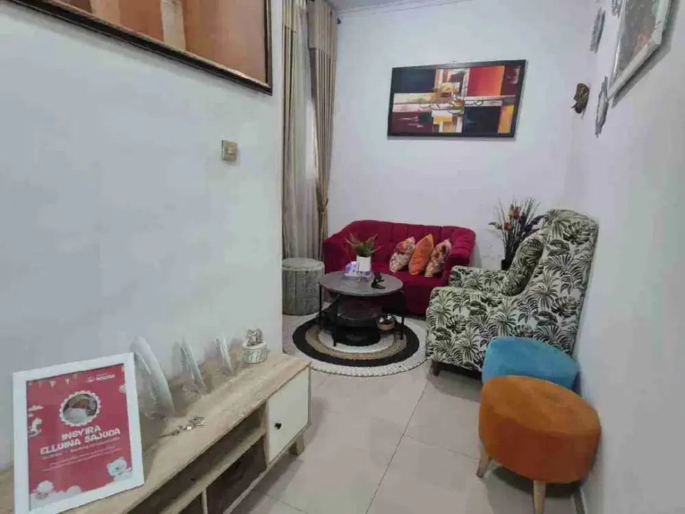 Disewakan u/ R tinggal 2 lantai furniture dalam. komplek