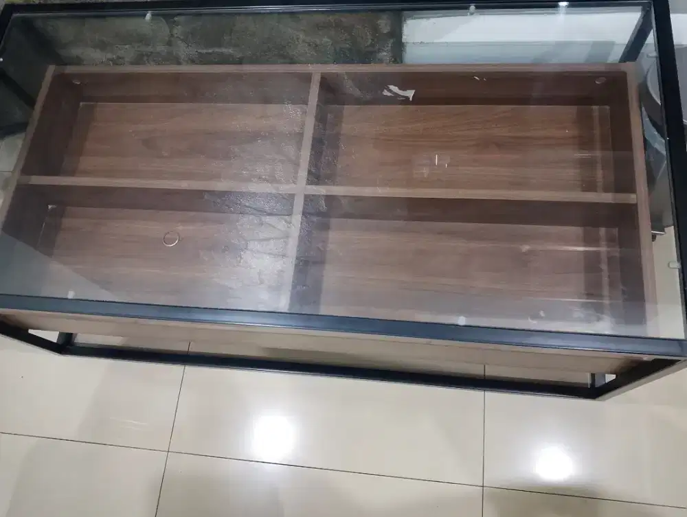 Meja ruang tamu informa