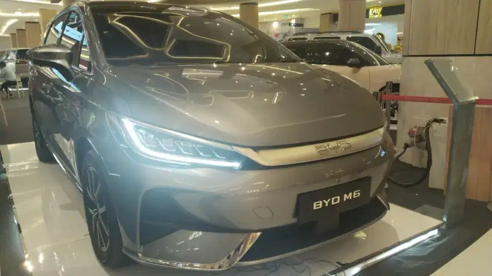 Byd M6 Electric vehicle 7 seater