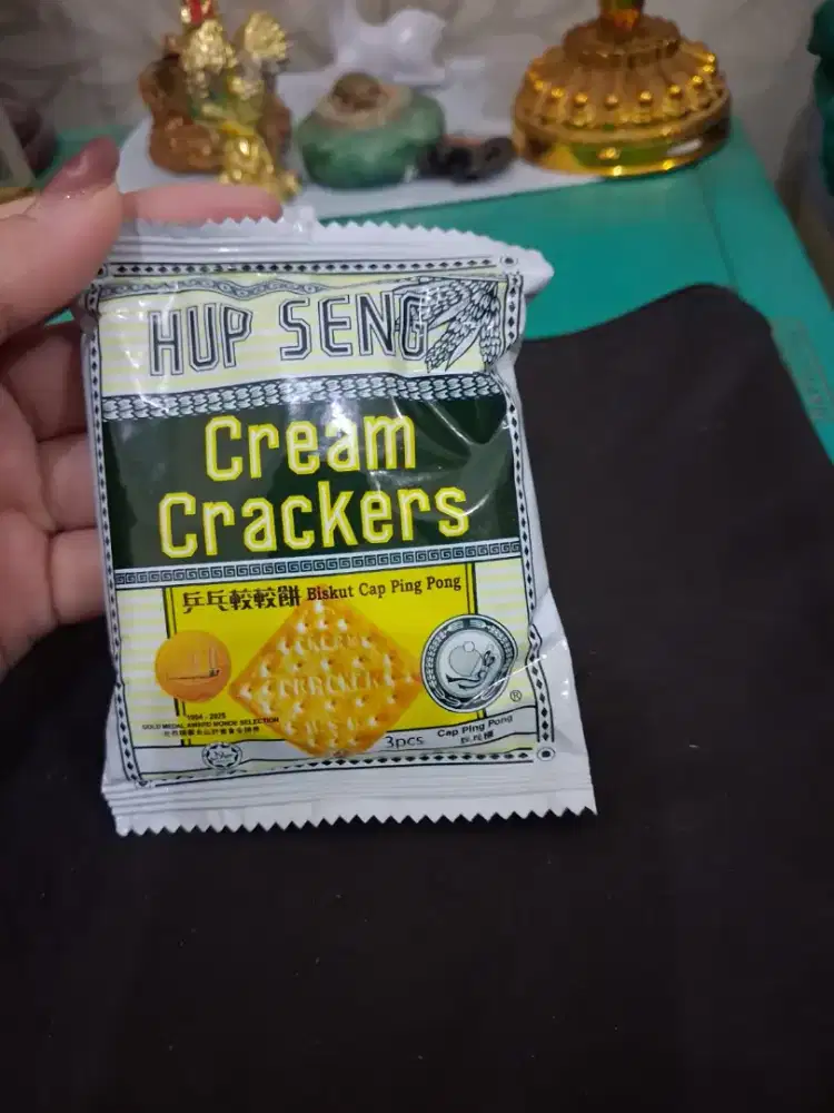 Hup seng cream crackers 
Makanan enak dan sehat 
Bisckuit crackers 
Ba
