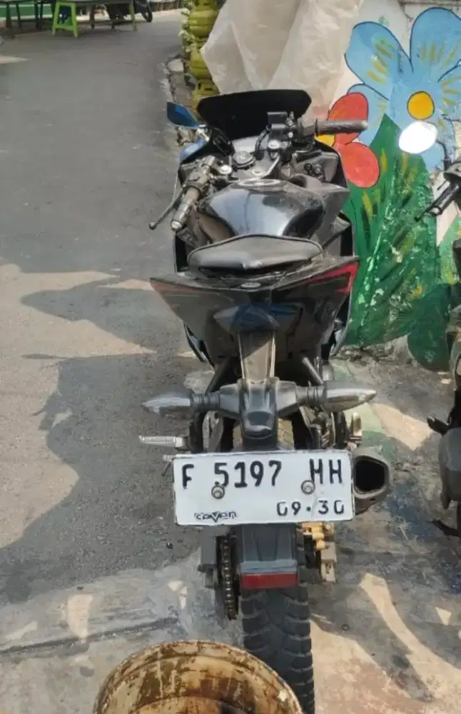 Di jual aja yamaha R15 tahun 2015