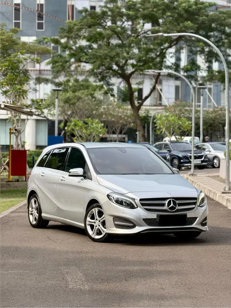 CASH Mercedes-Benz B200 Sport FACELIFT 2015 Good Condition