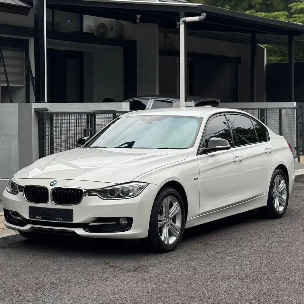 BMW 320i F30 Sport N20 AT tahun 2013
