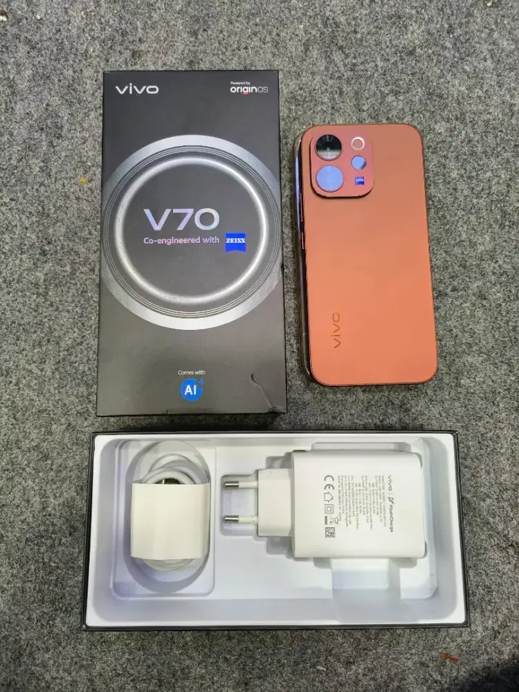 VIVO V70 5G 12/256gb